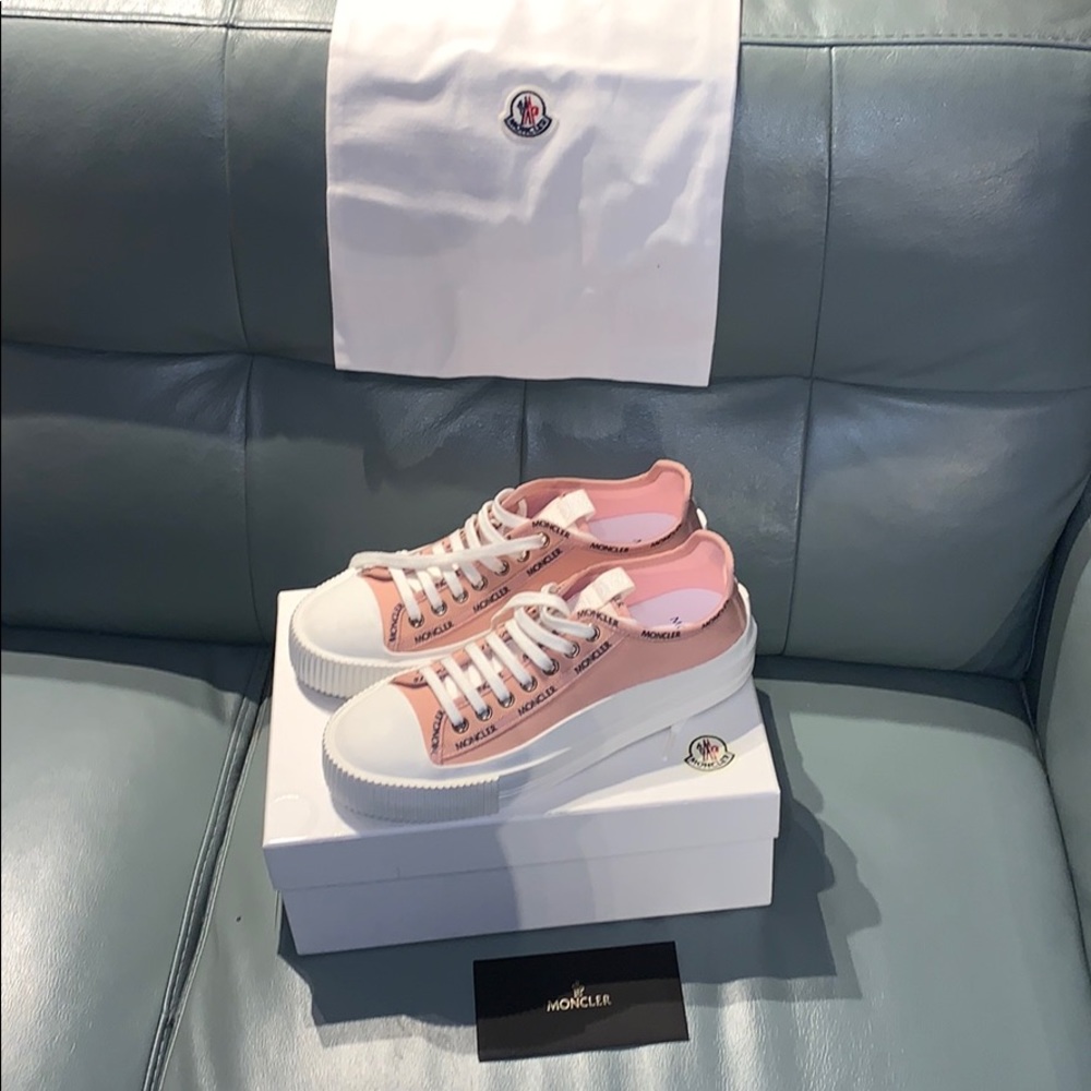 Moncler® Logo Canvas Low-Top Sneakers - Picture 2 of 16